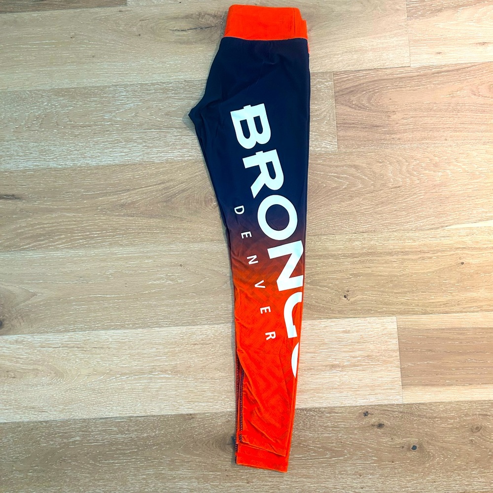 Broncos leggings size small‎